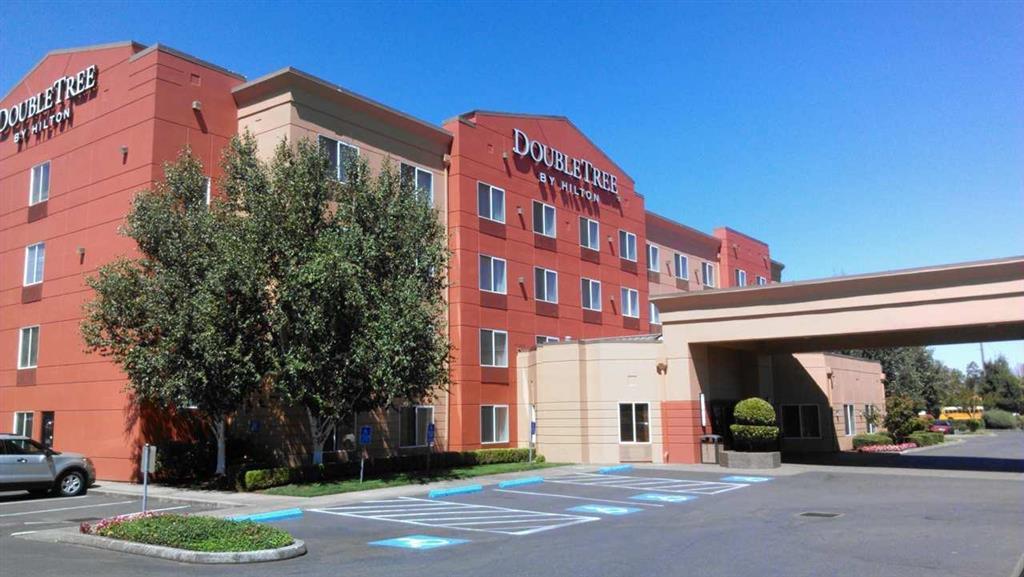 Doubletree By Hilton North Salem Exterior foto